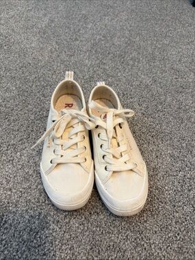 Gently worn Roxy sneakers